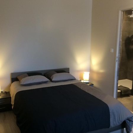 Studio Proche Gare Avec Kitchenette Et Wifi - Porte Rouge Thiviers エクステリア 写真