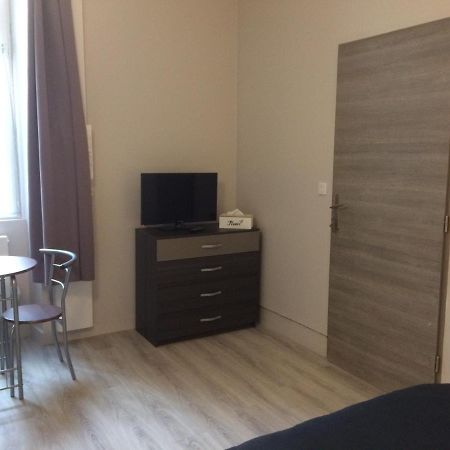 Studio Proche Gare Avec Kitchenette Et Wifi - Porte Rouge Thiviers エクステリア 写真