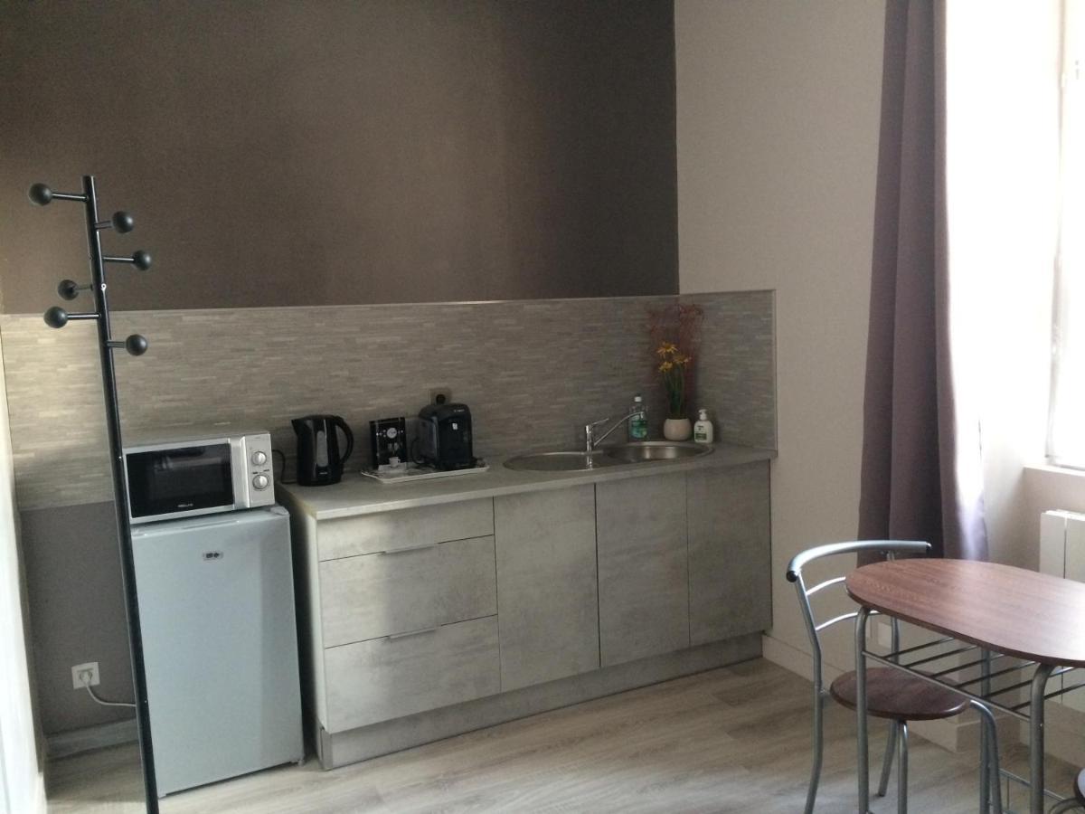 Studio Proche Gare Avec Kitchenette Et Wifi - Porte Rouge Thiviers エクステリア 写真
