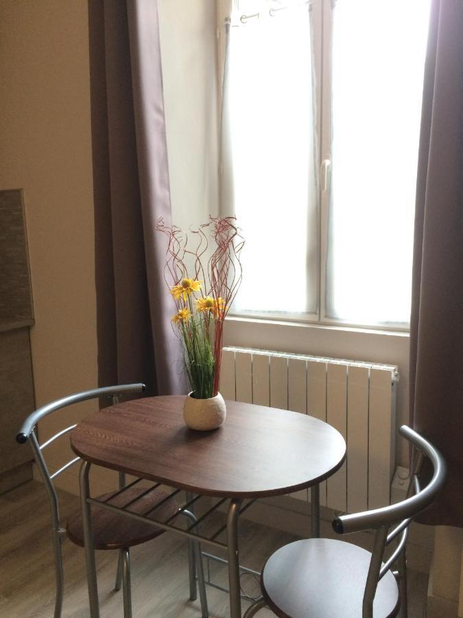Studio Proche Gare Avec Kitchenette Et Wifi - Porte Rouge Thiviers エクステリア 写真